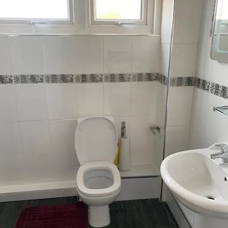 Impeccable 3-bed House In * Birmingham